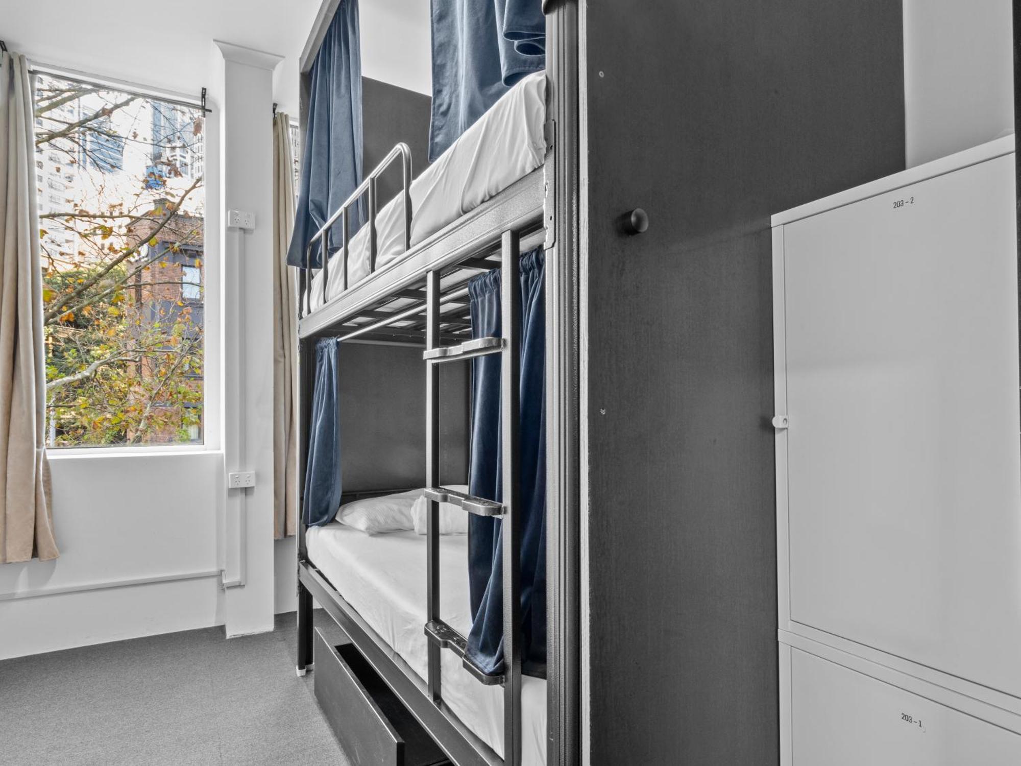 Hostel Azzurro Pod - *