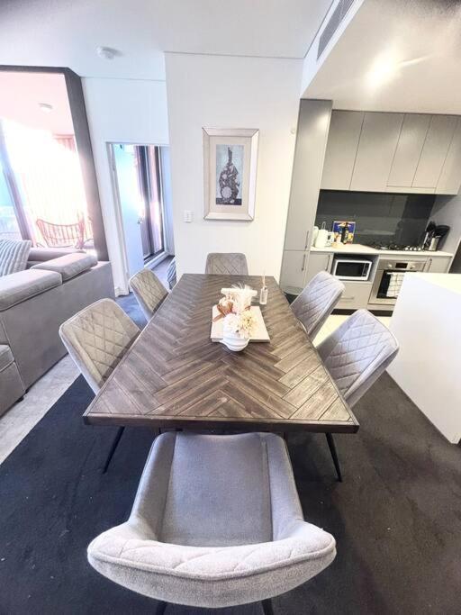 Modern Two Bed In The Centre Of Erskenville Sydney