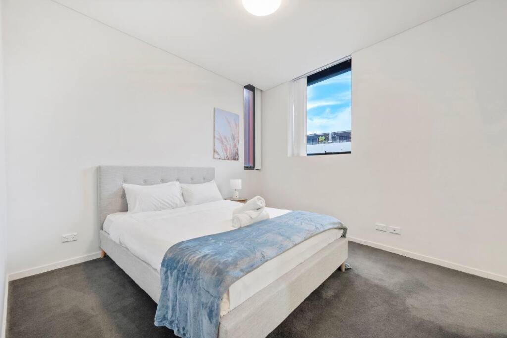 Modern Two Bed In The Centre Of Erskenville Sydney