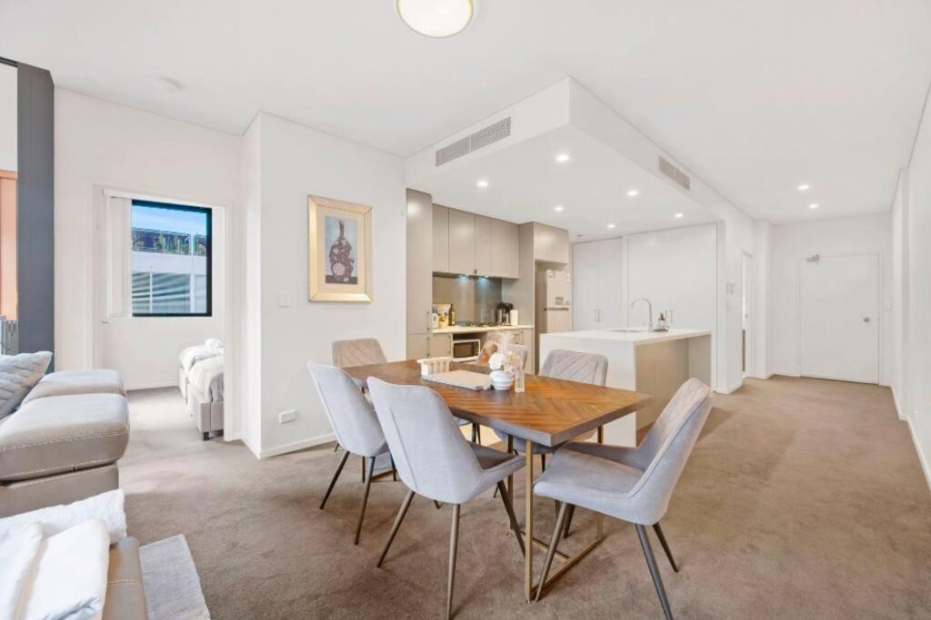 Modern Two Bed In The Centre Of Erskenville Sydney