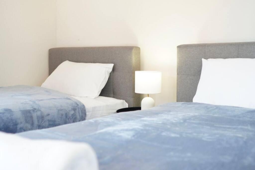 Modern Two Bed In The Centre Of Erskenville