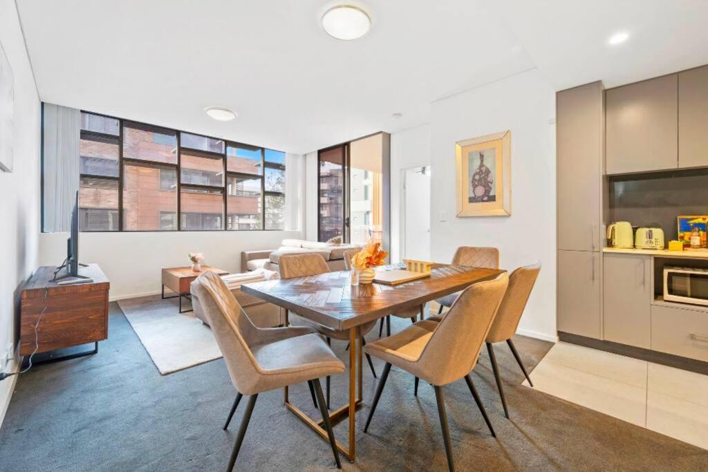 Modern Two Bed In The Centre Of Erskenville