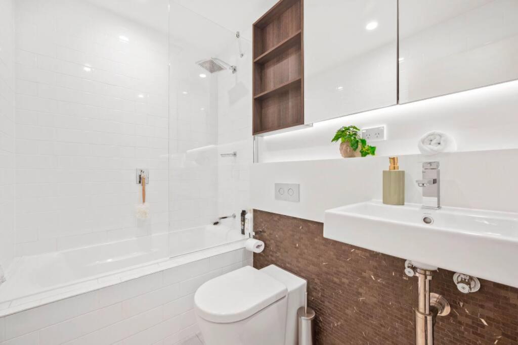 Modern Two Bed In The Centre Of Erskenville *