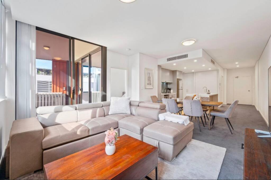 Modern Two Bed In The Centre Of Erskenville Apartment *