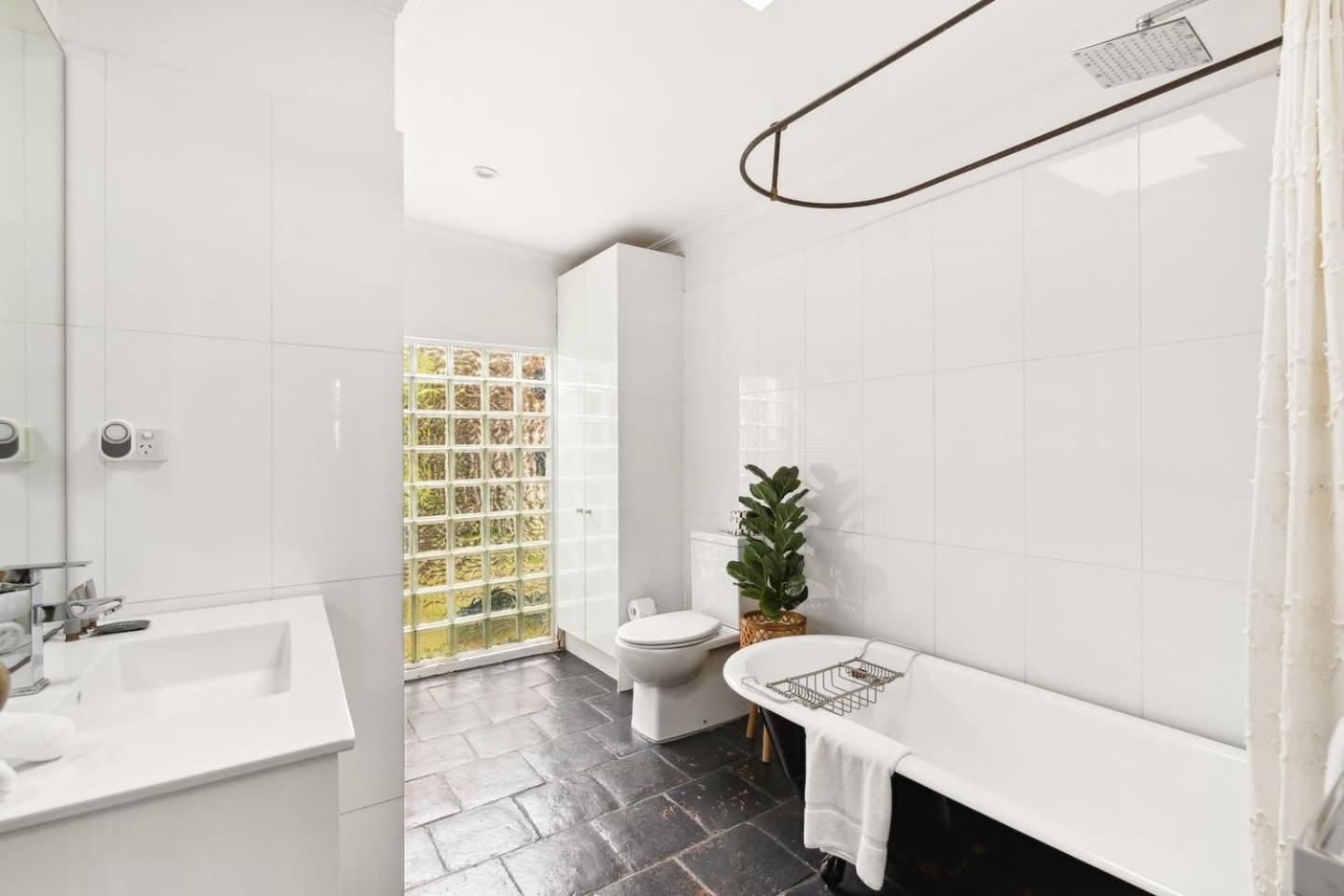 'the Buckland Terrace' Timeless Inner-city Treasure * Sydney