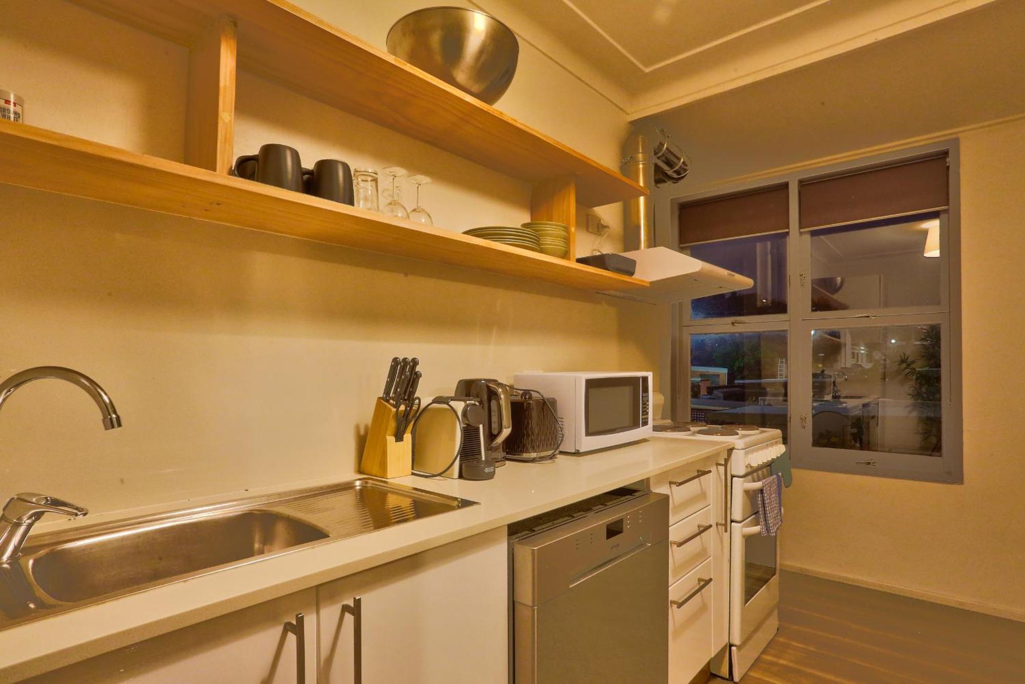 Close To 2 Bedroom House Surry Hills * Sydney