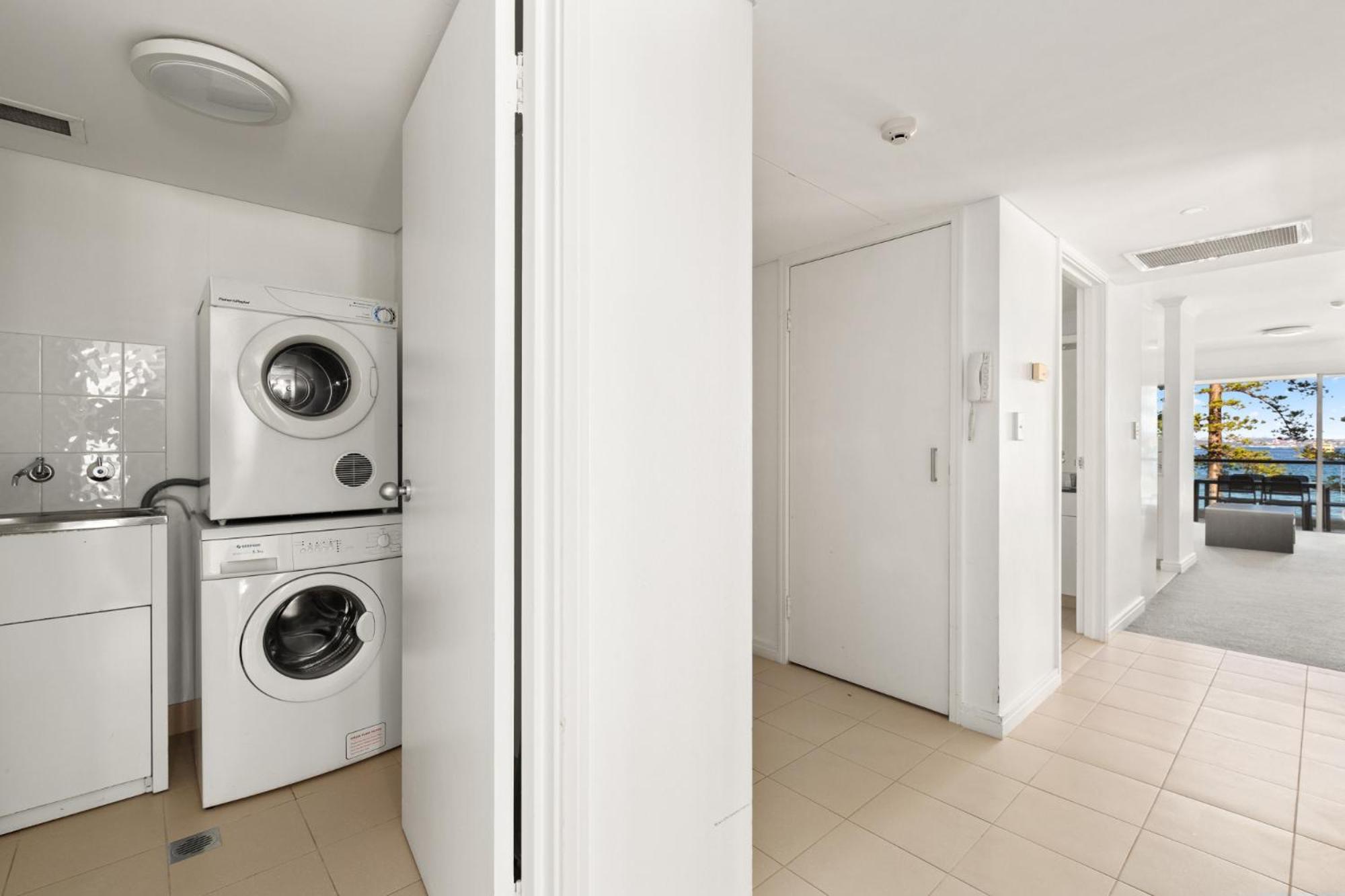Ocean-facing 2-bed Manly Unit With Gym & Sauna Apartment Sydney
