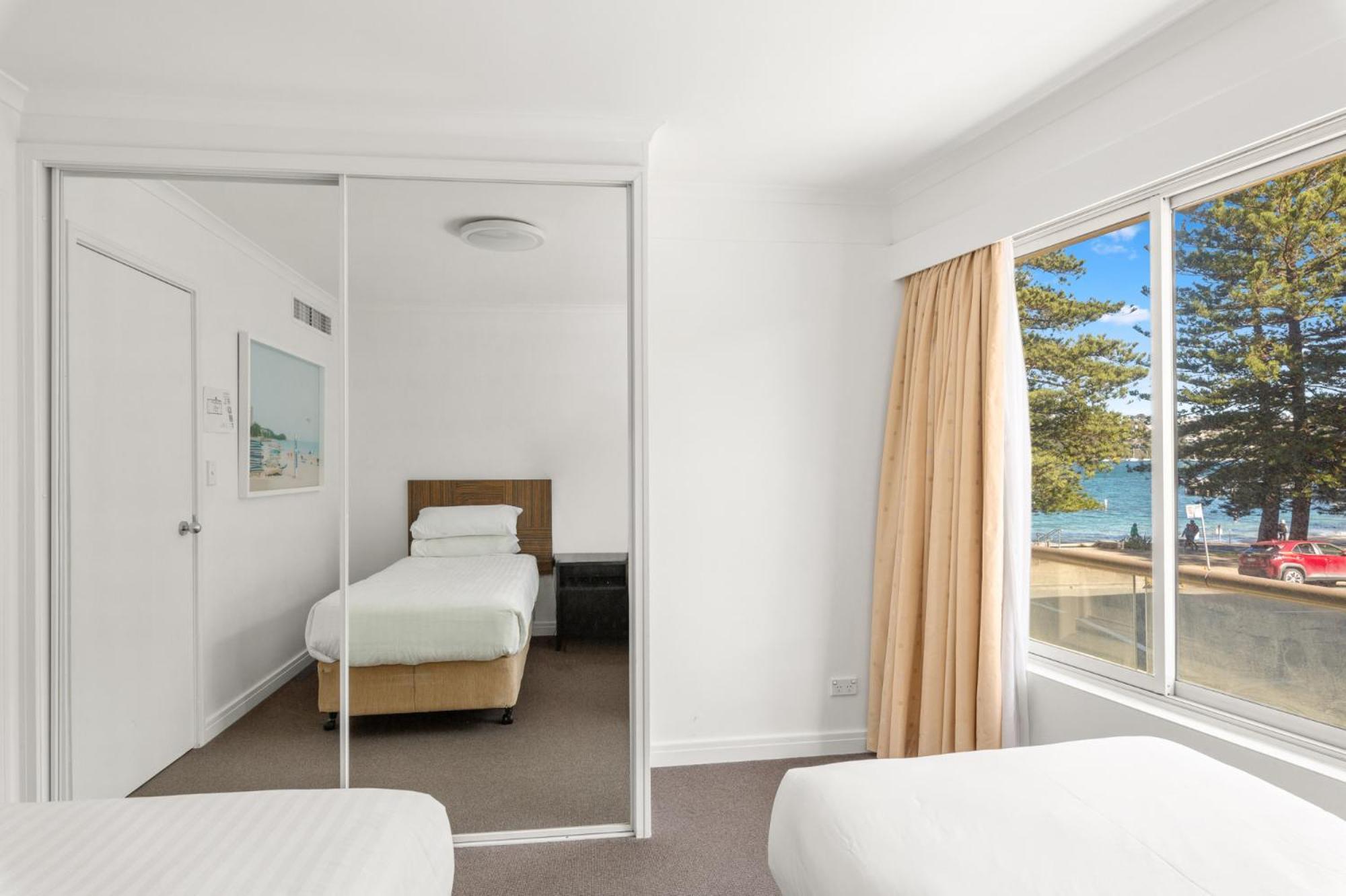 Ocean-facing 2-bed Manly Unit With Gym & Sauna