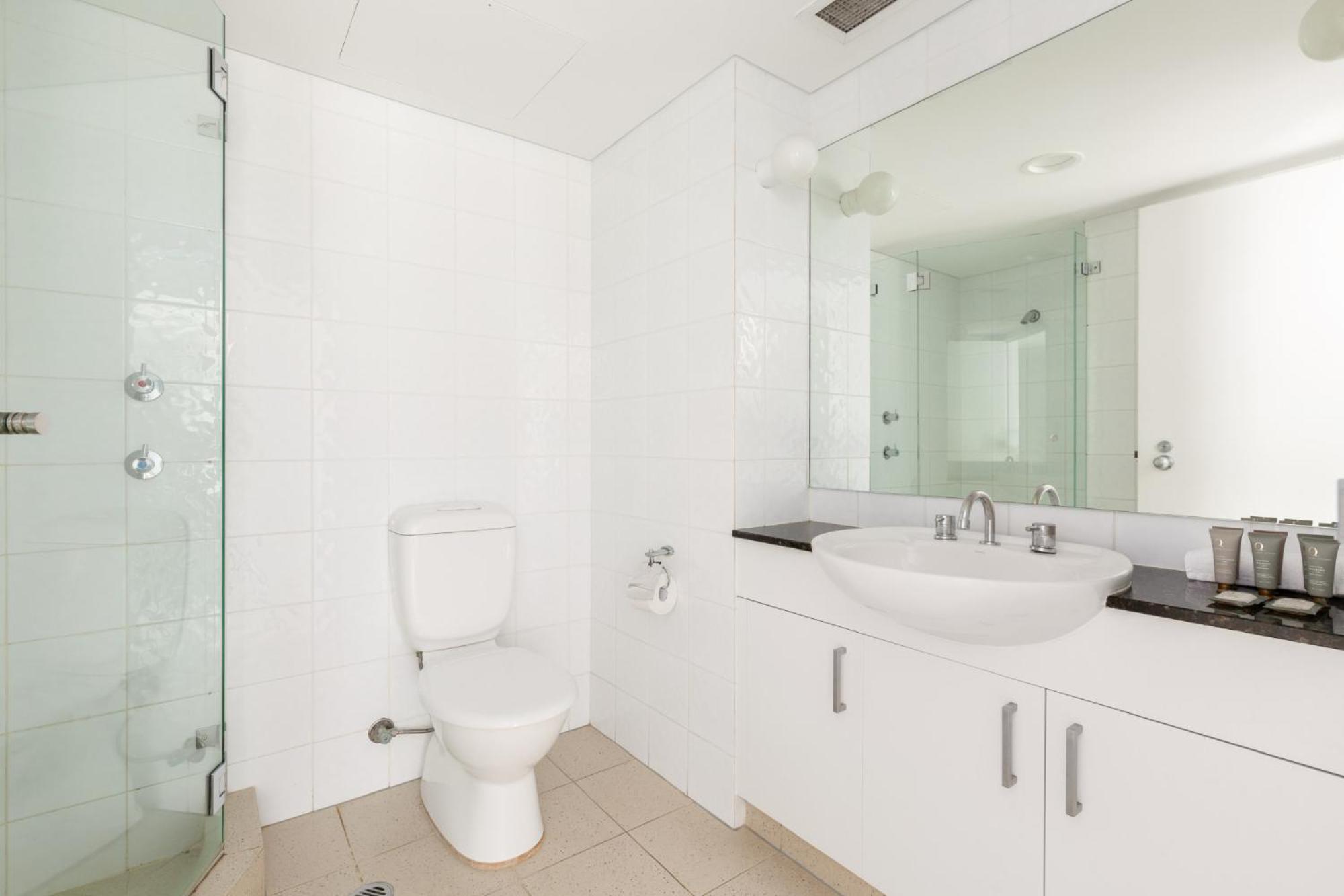 Ocean-facing 2-bed Manly Unit With Gym & Sauna Apartment Sydney