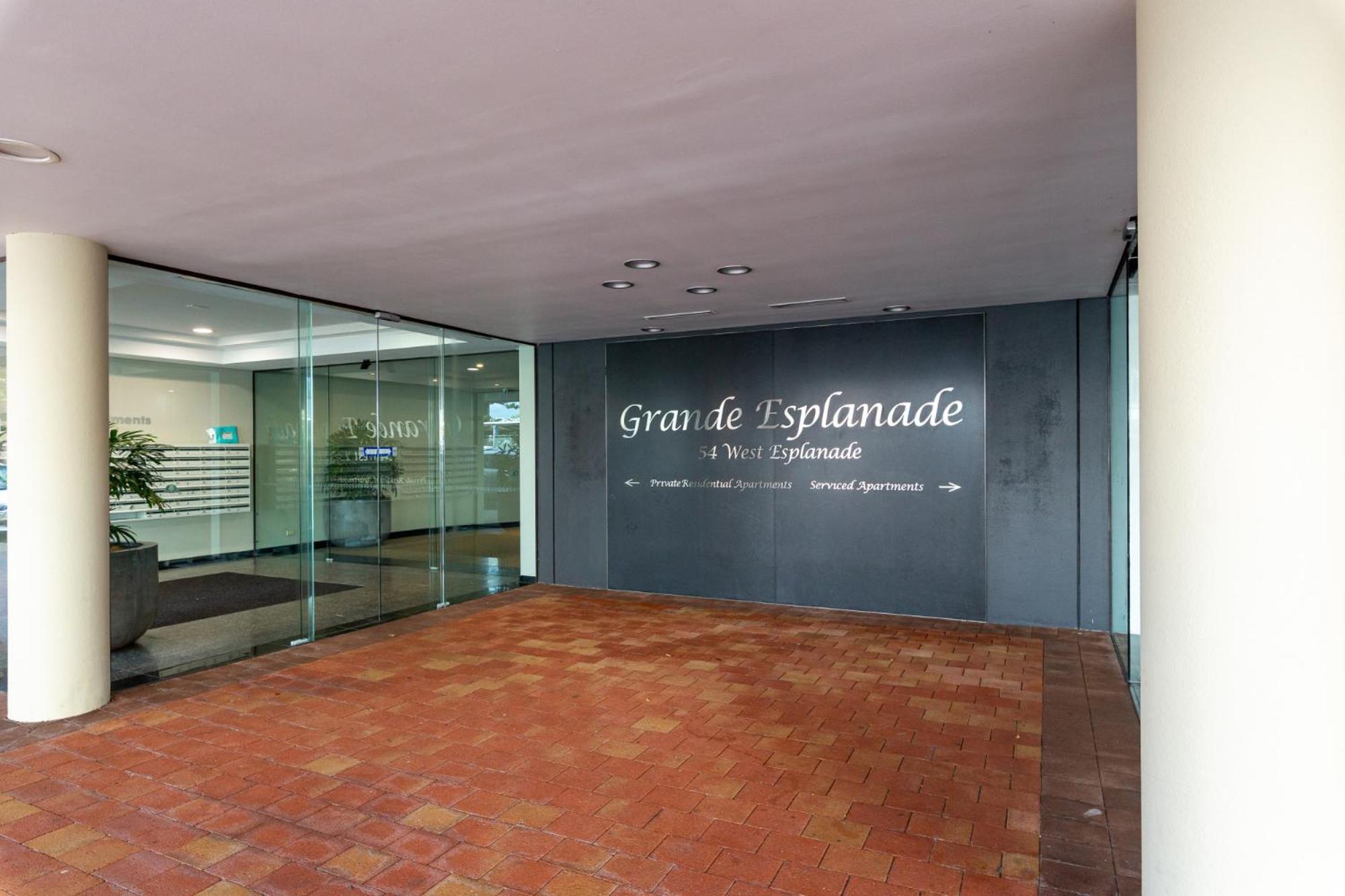 Ocean-facing 2-bed Manly Unit With Gym & Sauna Sydney