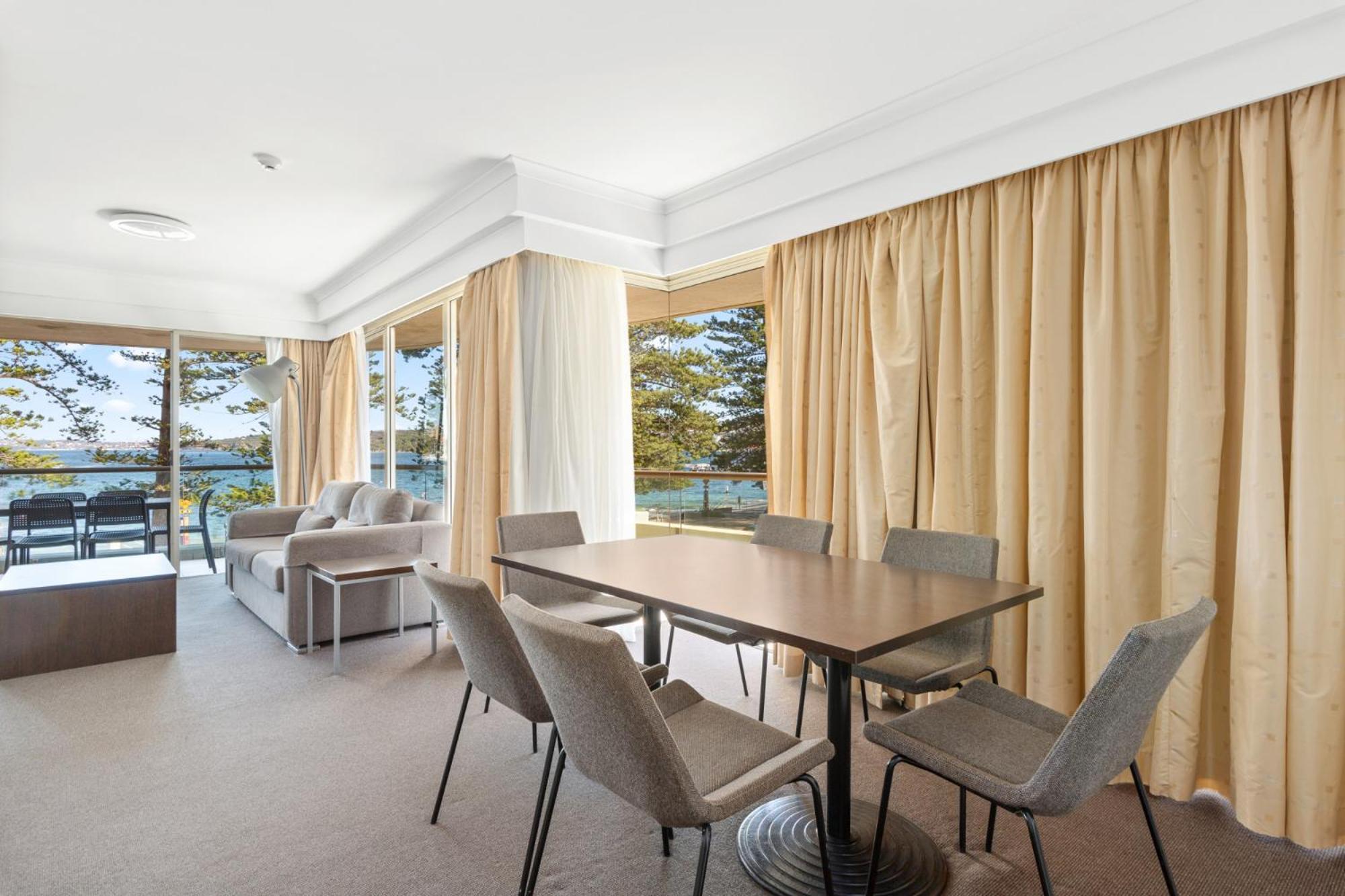 Ocean-facing 2-bed Manly Unit With Gym & Sauna Apartment