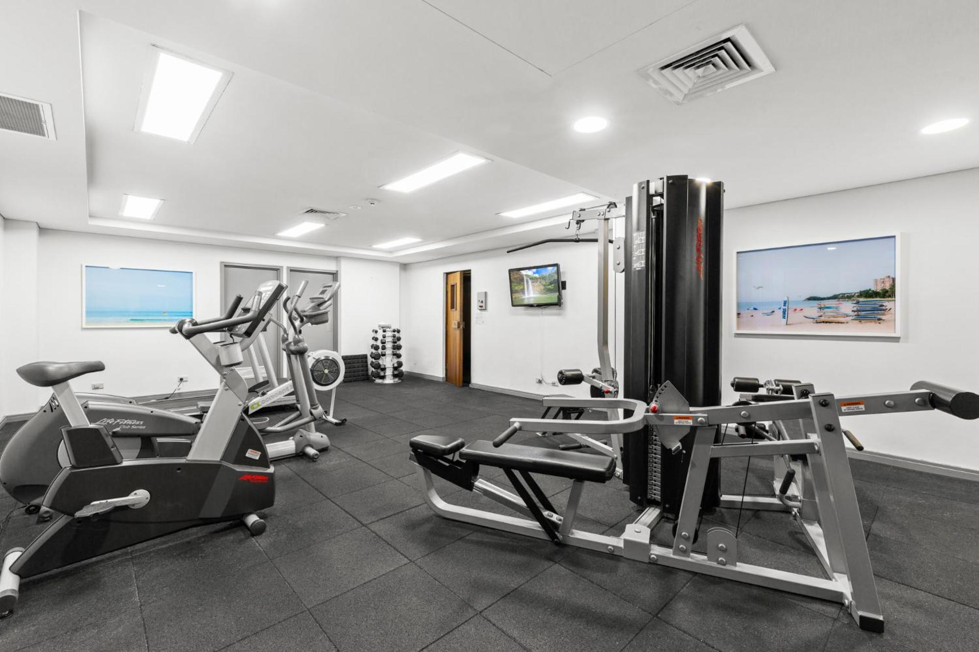 Ocean-facing 2-bed Manly Unit With Gym & Sauna Apartment