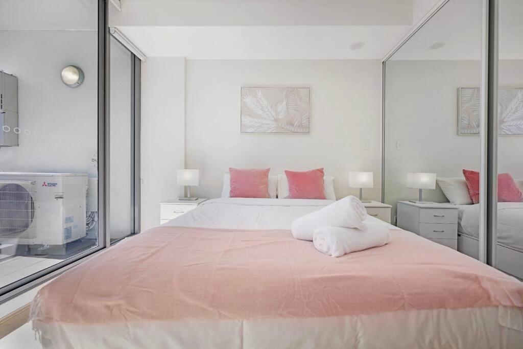 Modern 2b2b With Free Parking Apartment Sydney