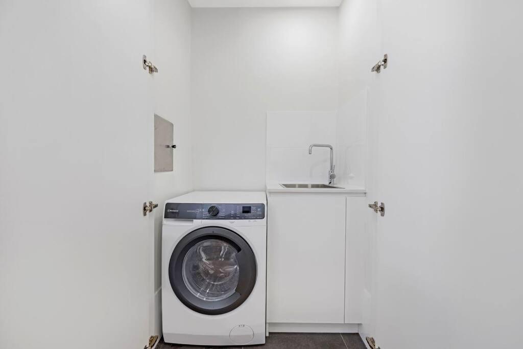 Modern 2b2b With Free Parking * Sydney