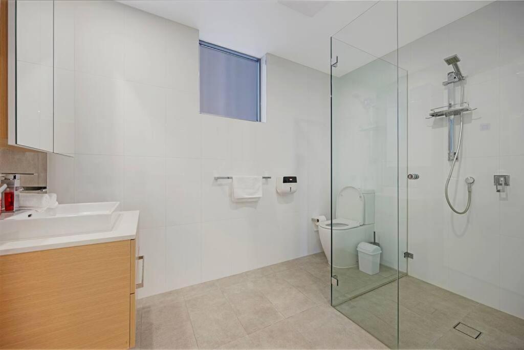 Modern 2b2b With Free Parking Apartment *