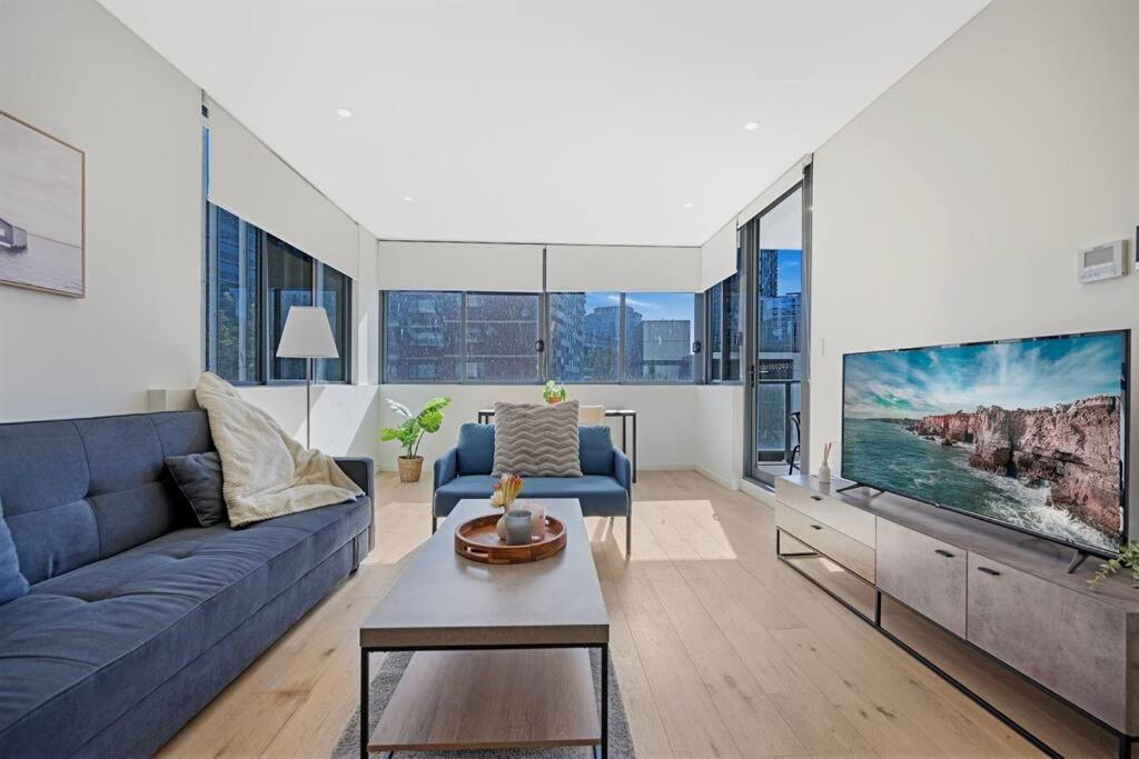 Modern 2b2b With Free Parking Apartment Sydney