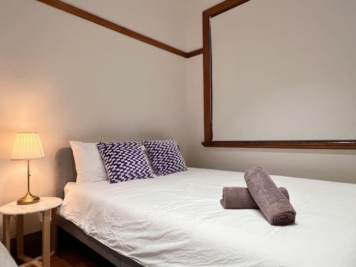 Charming Unit In Authentic Building * Sydney