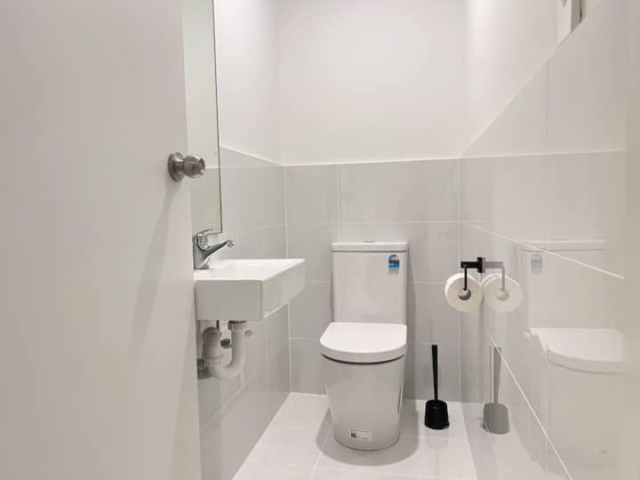 Charming Unit In Authentic Building Sydney