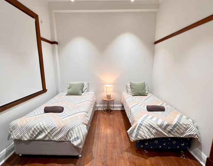 Apartment Charming Unit In Authentic Building Sydney