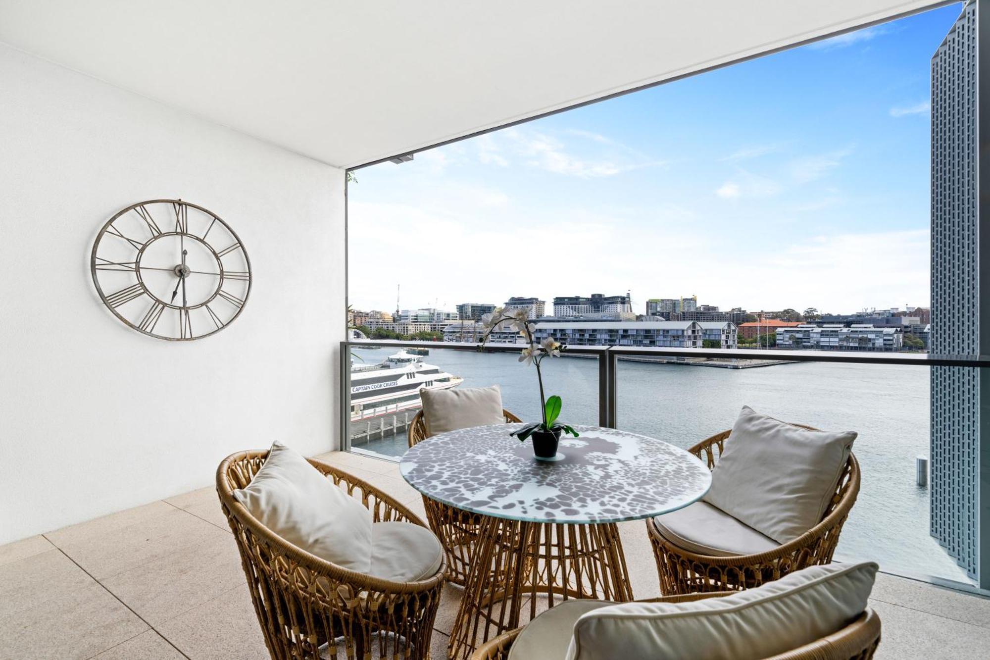 Holidays In Absolute Waterfront! Sydney