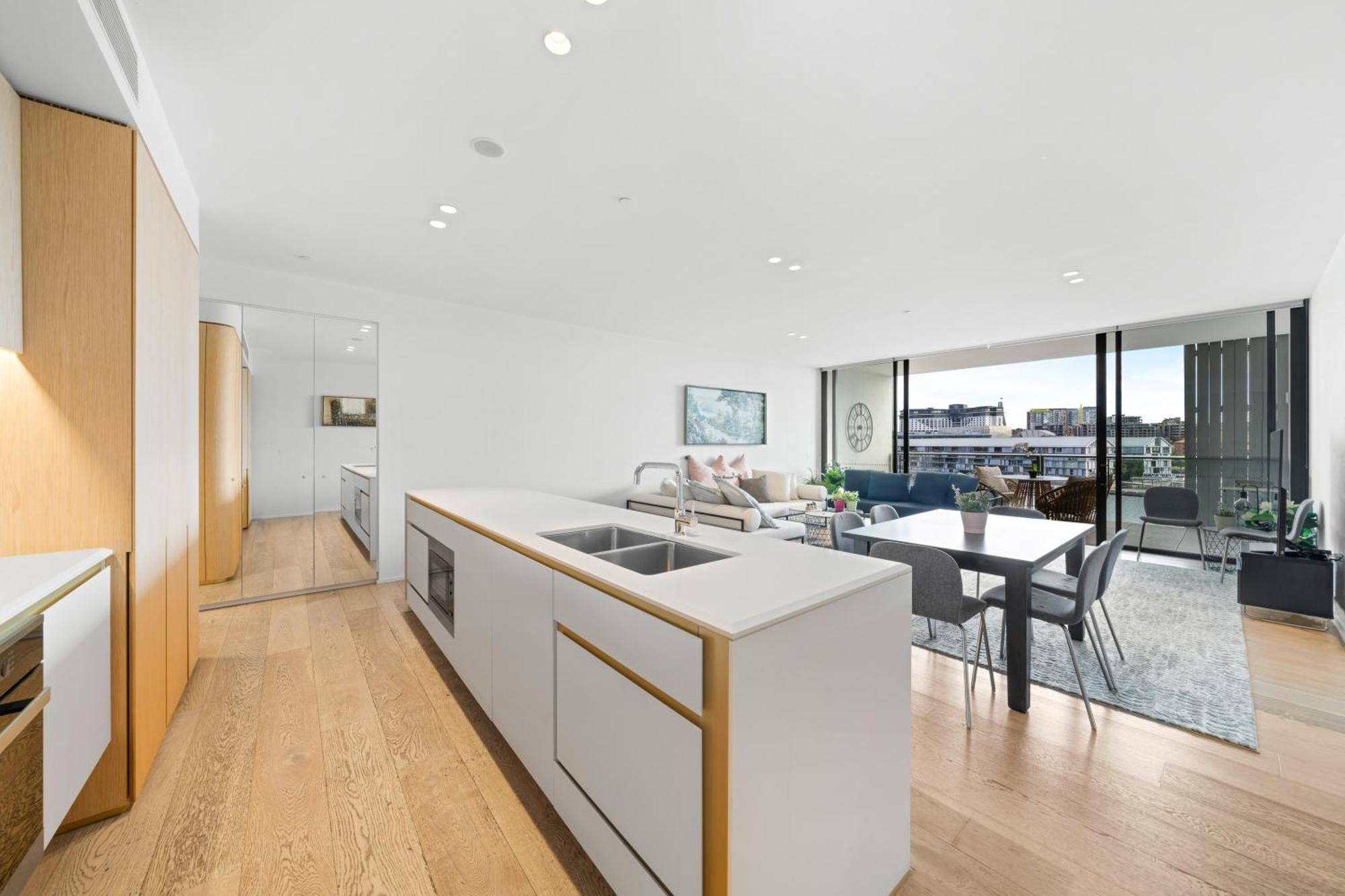 Apartment Holidays In Absolute Waterfront! Sydney