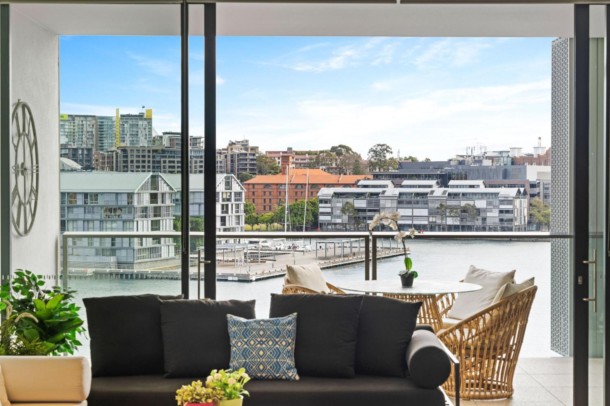 Holidays In Absolute Waterfront! * Sydney