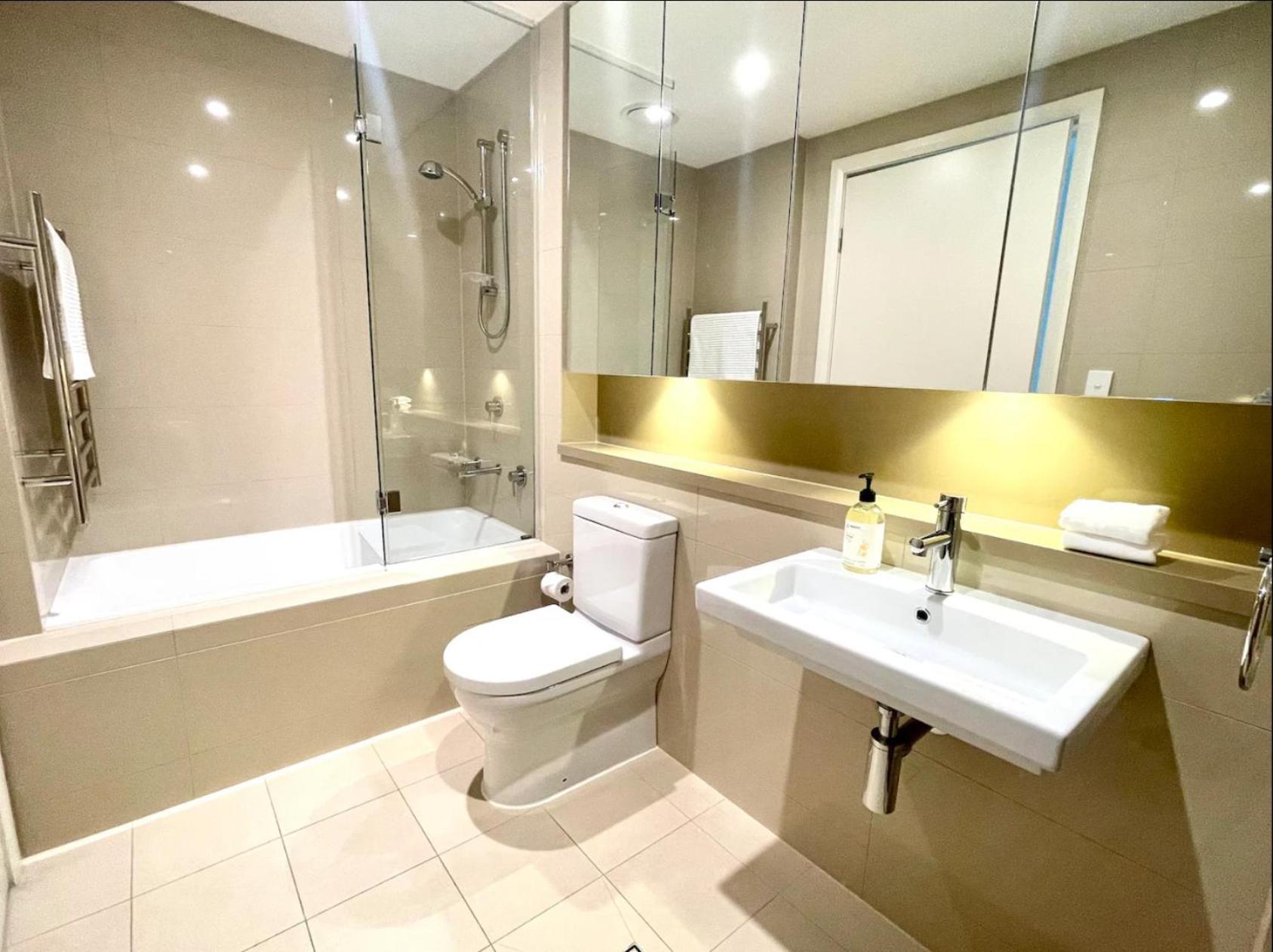 Cozy Olympic Park 2 Bedroom Parking, Wifi Apartment Sydney