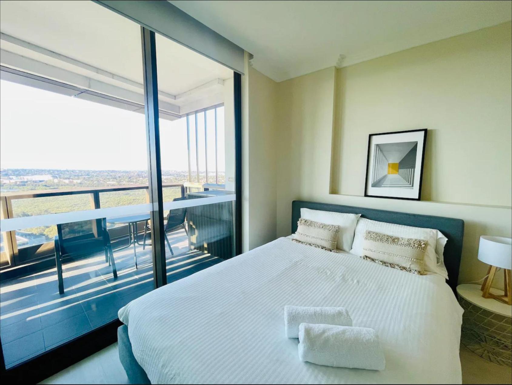 Cozy Olympic Park 2 Bedroom Parking, Wifi Apartment