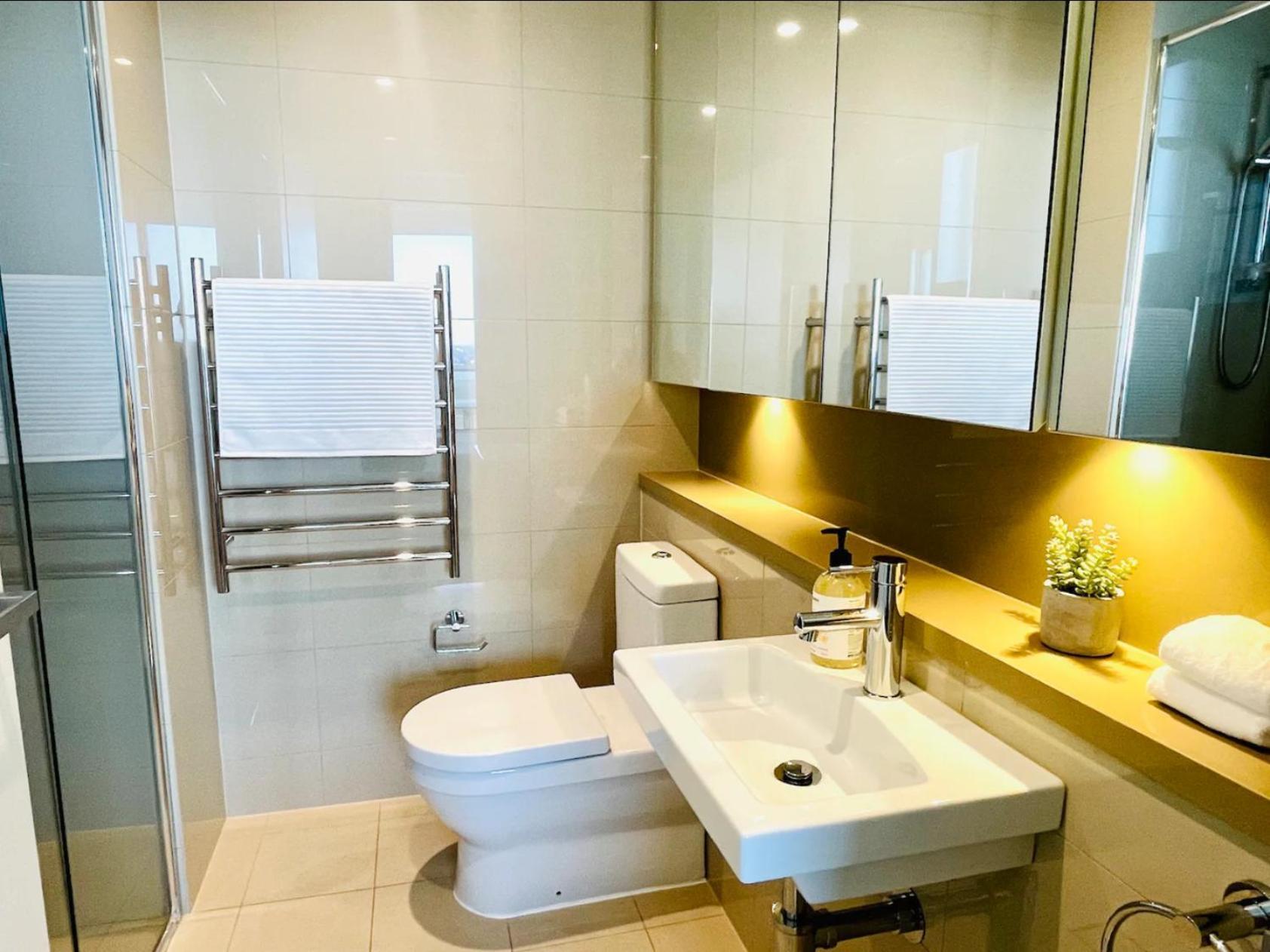 Cozy Olympic Park 2 Bedroom Parking, Wifi Apartment