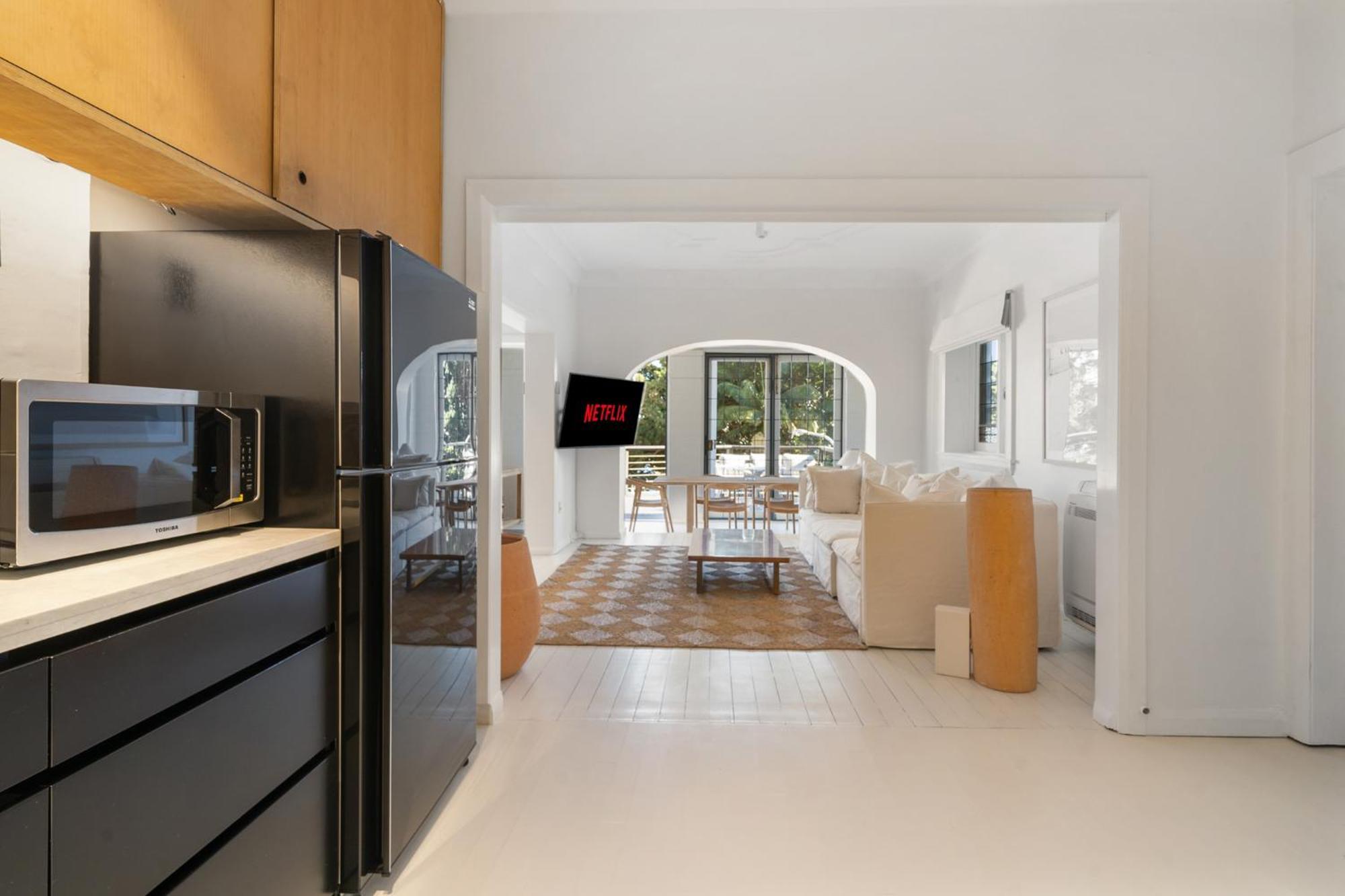 Executive 2br With Balcony Near Yarranabbe Park * Sydney