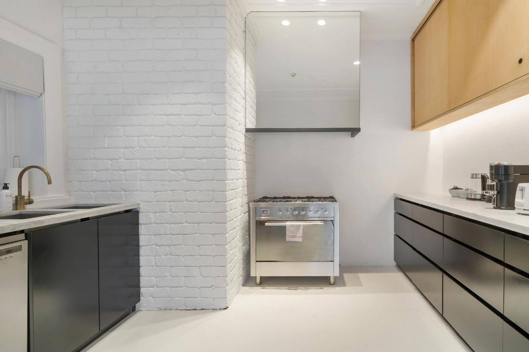 Executive 2br With Balcony Near Yarranabbe Park Apartment
