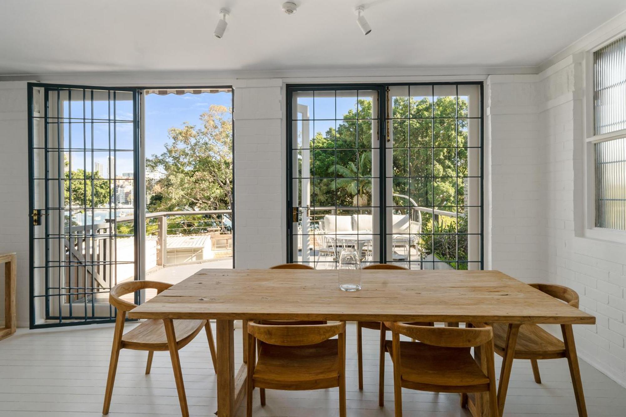 Executive 2br With Balcony Near Yarranabbe Park Apartment