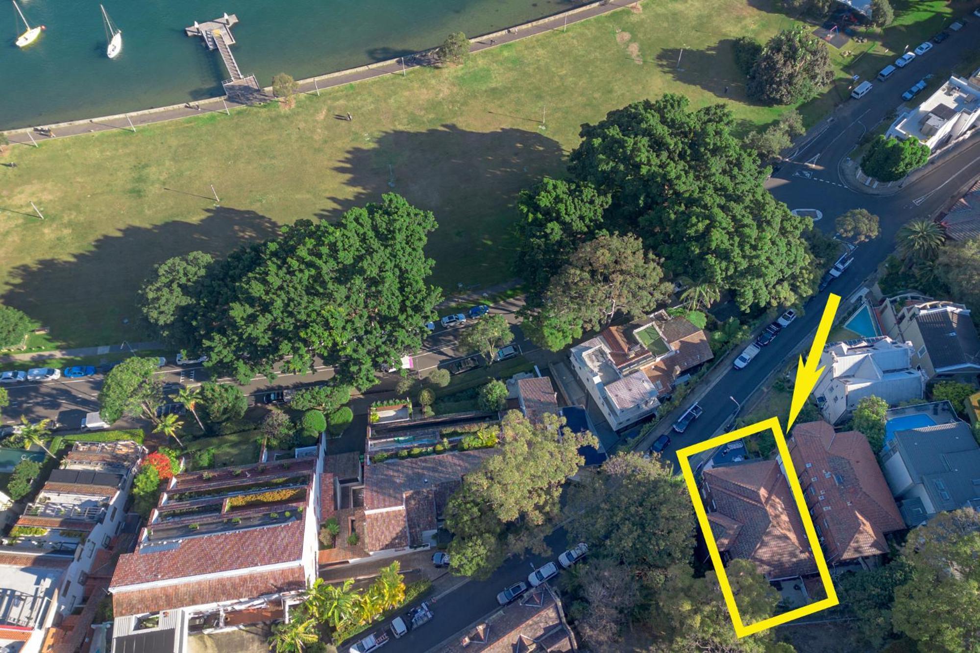 Executive 2br With Balcony Near Yarranabbe Park *