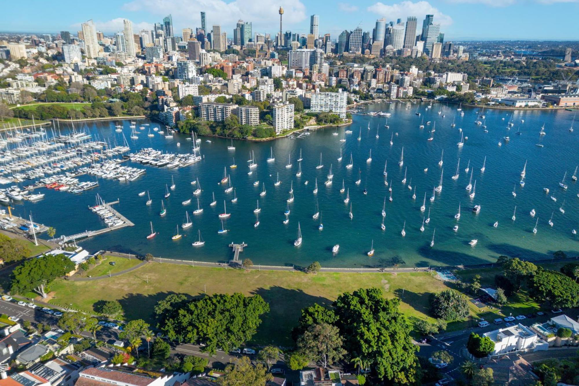 Executive 2br With Balcony Near Yarranabbe Park Sydney