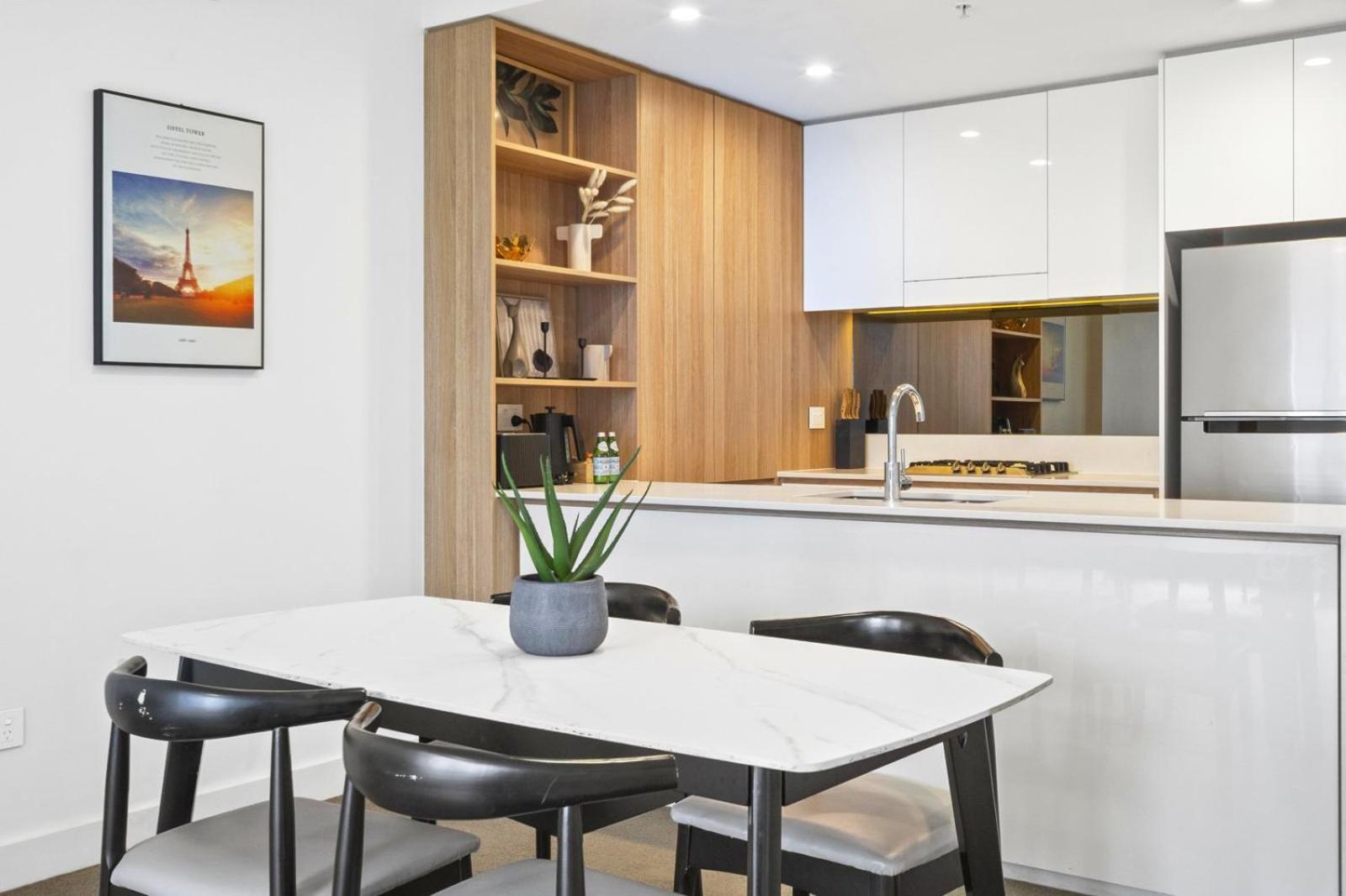 Waterview Apt At Wentworth Point *
