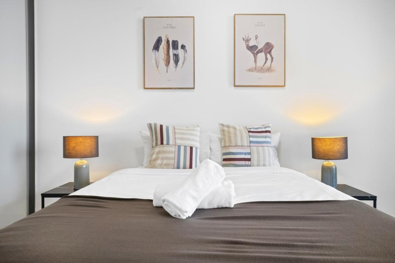 Waterview Apt At Wentworth Point Apartment