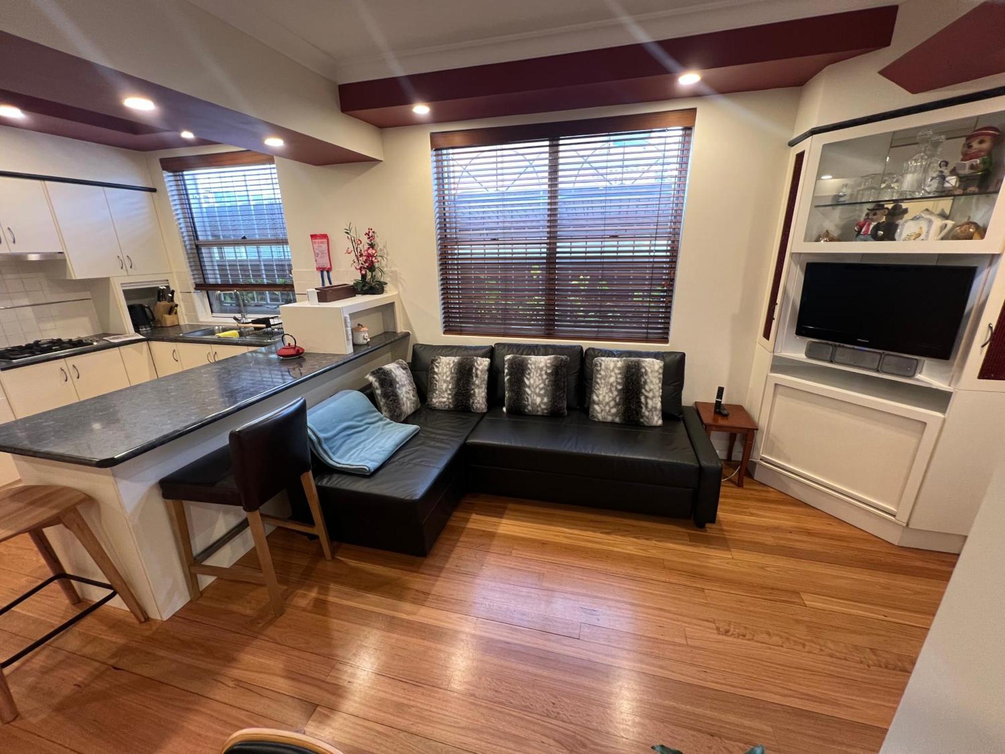 Eastlakes 2 Bedroom Close To Airport Apartment Sydney