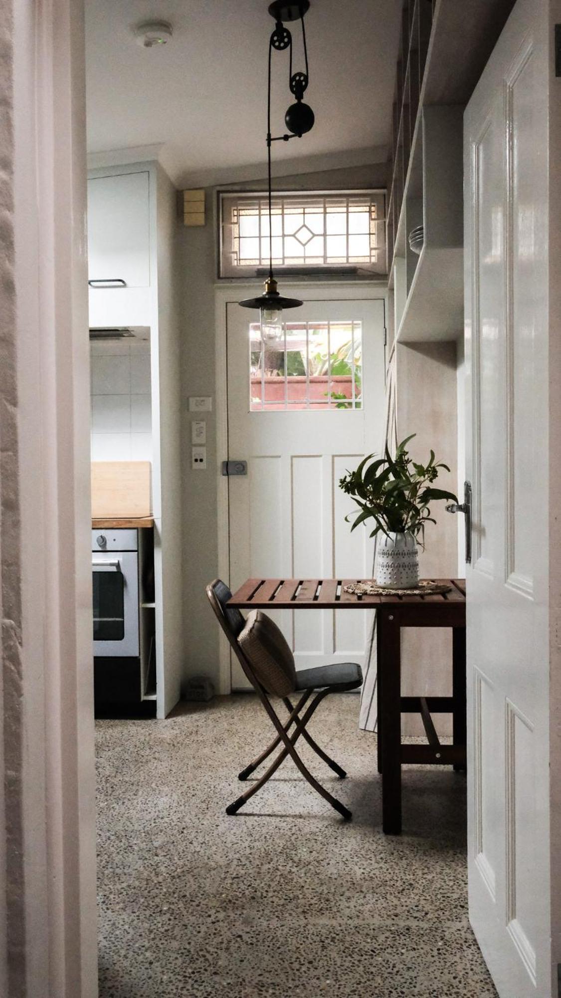 Charming Vintage Flat Near Newtown. 11am Checkout. *
