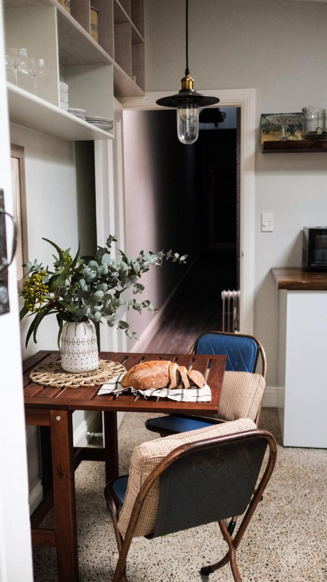 Charming Vintage Flat Near Newtown. 11am Checkout. Sidney