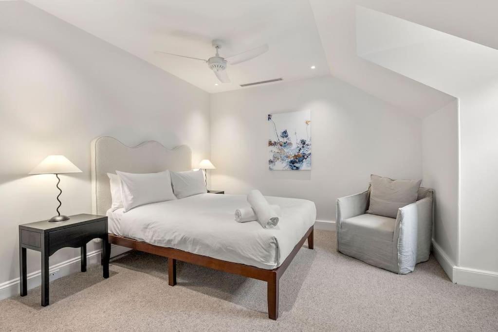 Luxury Harbourside Living With Rich Historic Charm *