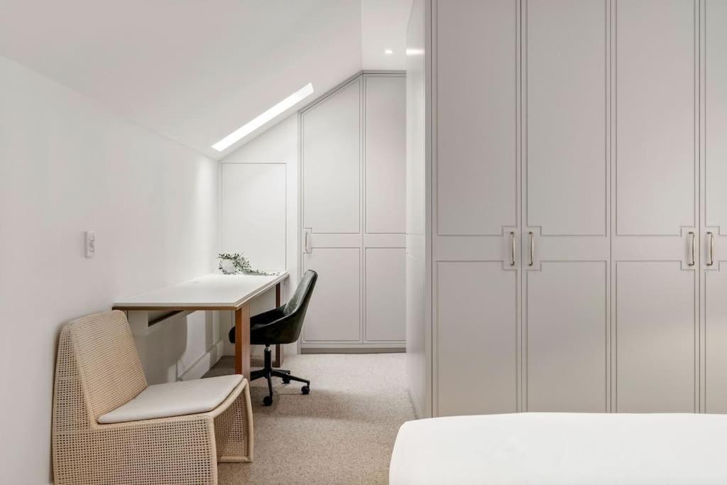 Apartment Luxury Harbourside Living With Rich Historic Charm