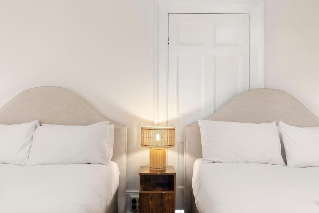 Luxury Harbourside Living With Rich Historic Charm *