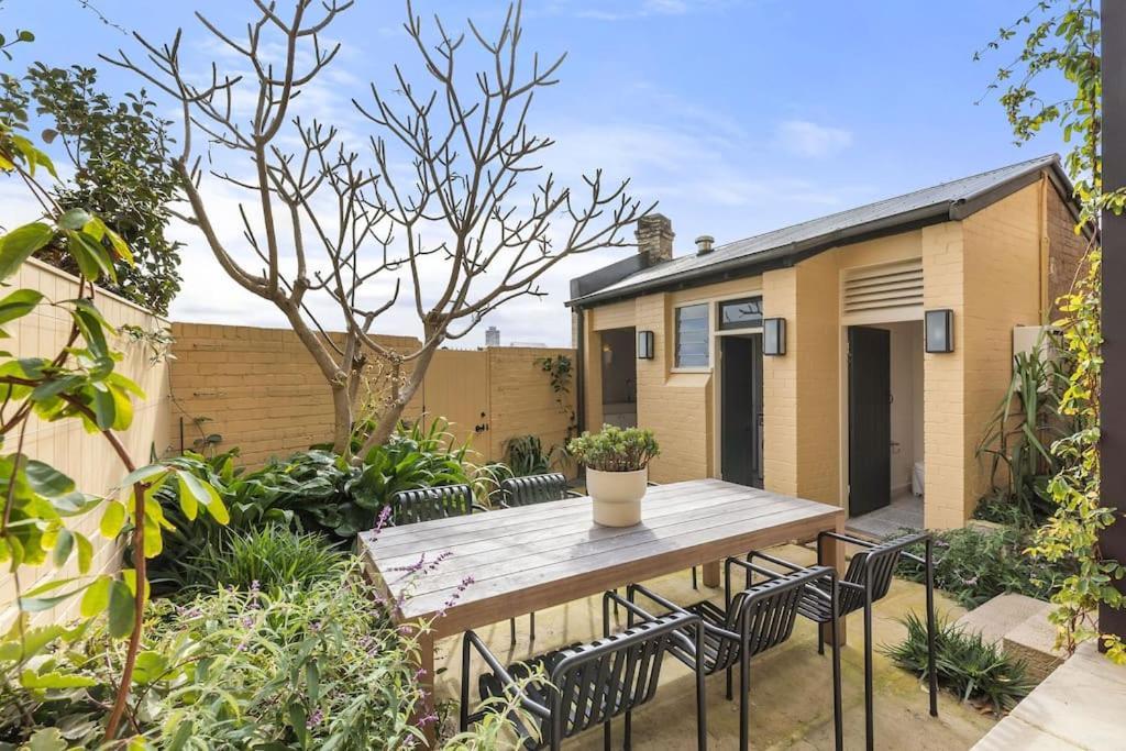 Apartment Luxury Harbourside Living With Rich Historic Charm Sydney