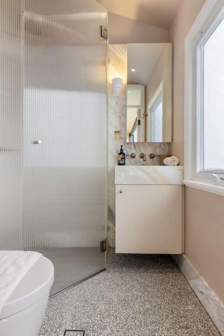 Apartment Luxury Harbourside Living With Rich Historic Charm *
