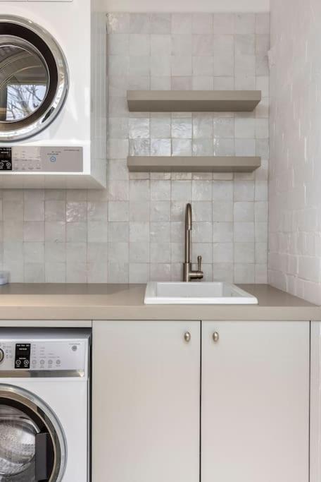 Luxury Harbourside Living With Rich Historic Charm *