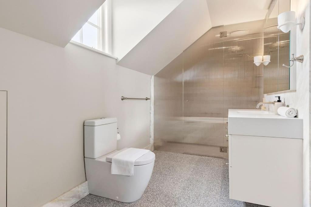 Apartment Luxury Harbourside Living With Rich Historic Charm