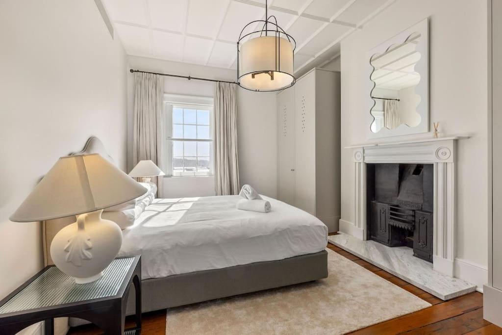 Apartment Luxury Harbourside Living With Rich Historic Charm *