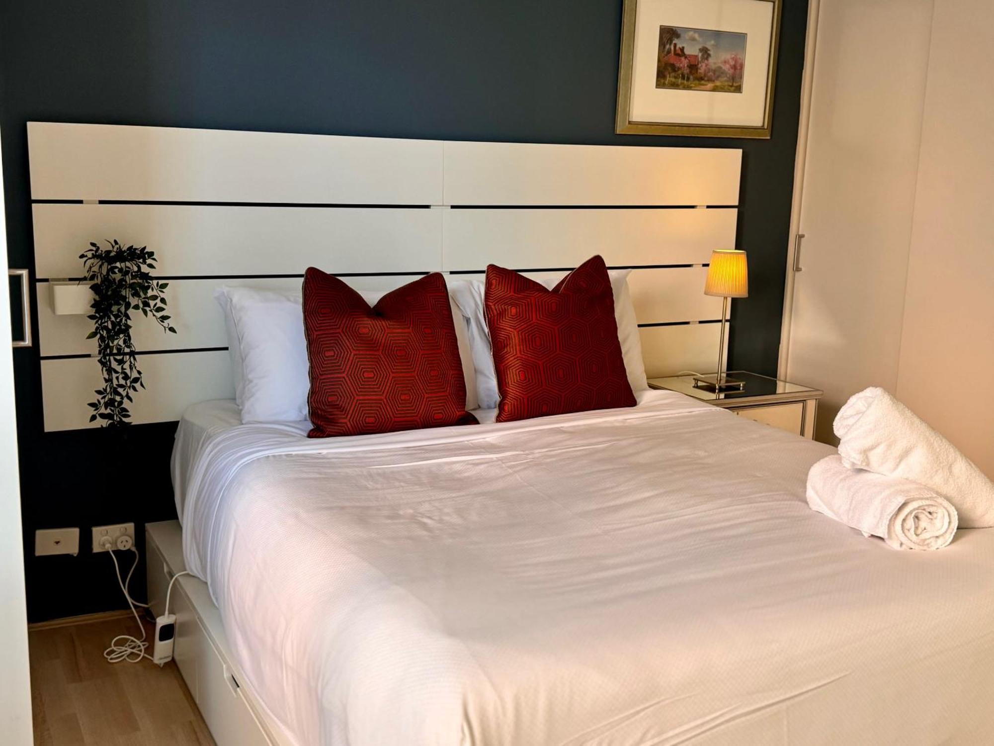 Couple's Gateway In Sunny Elizabeth Bay Apartment Sydney