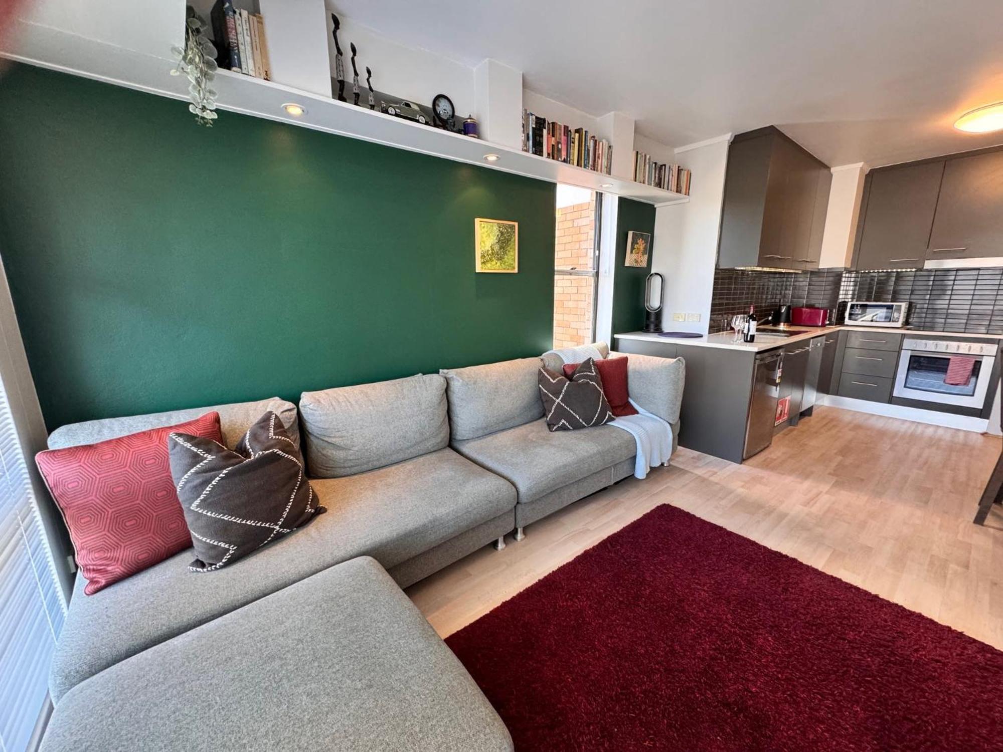 Couple's Gateway In Sunny Elizabeth Bay Apartment Sydney