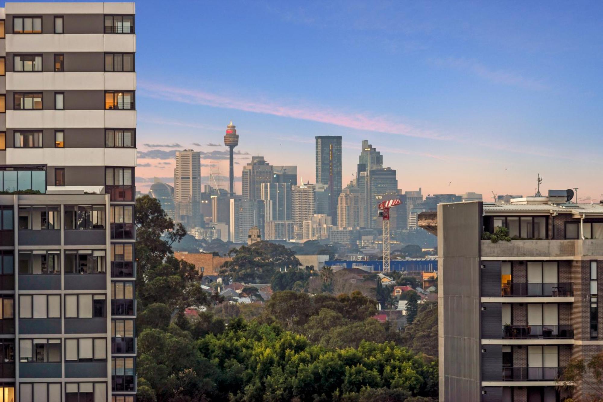 Luxury Retreat Airport Direct Train Line Holiday home Sydney